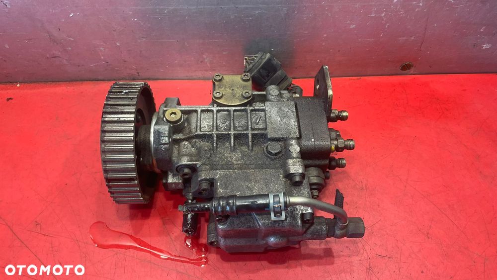 Pompa wtryskowa Volkswagen Golf IV 1.9TDI 038130107D - 1