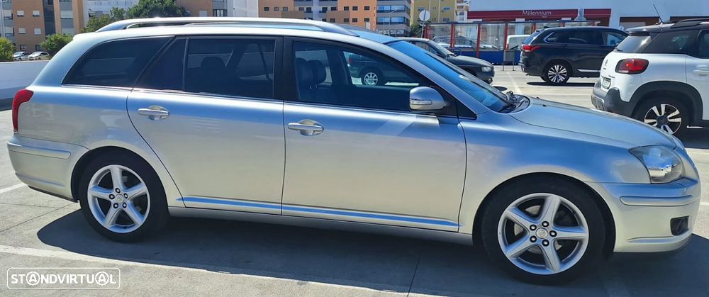 Toyota Avensis SW 2.2 D-4D Sol - 12