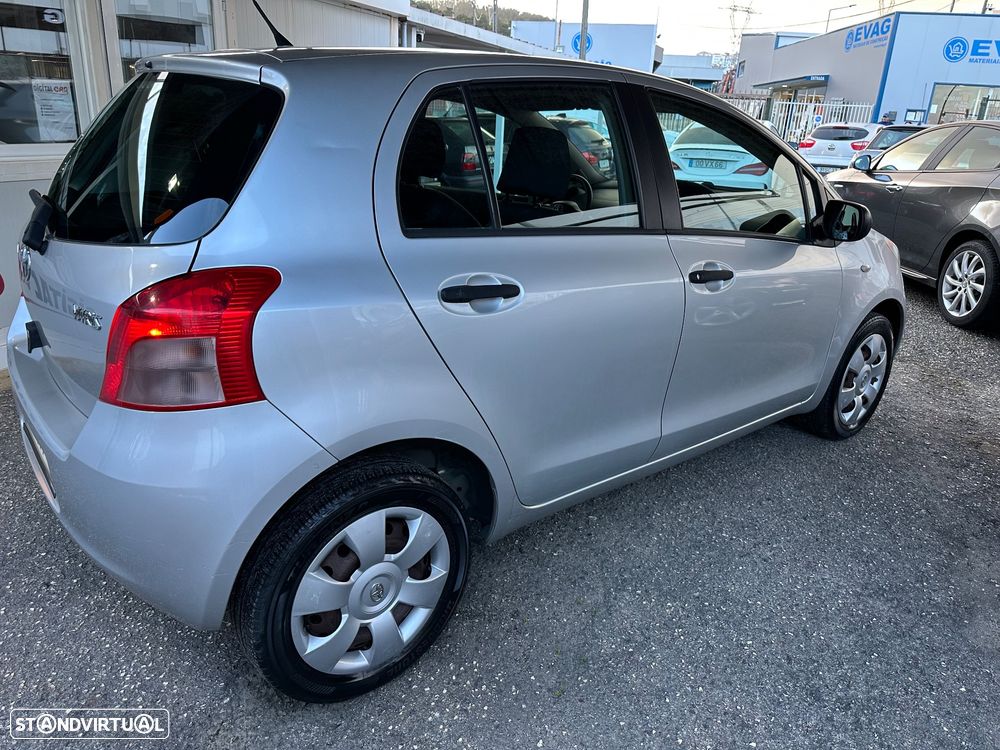 Toyota Yaris 1.0 VVT-i AC Manual+VSC - 4