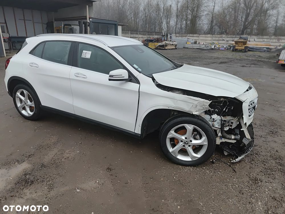 Mercedes-Benz GLA - 10