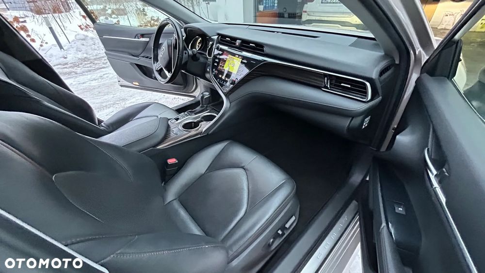 Toyota Camry 2.5 Hybrid Executive CVT - 11