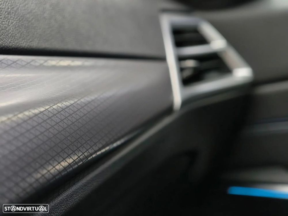 BMW 330 e Pack Desportivo M Pro Auto - 35