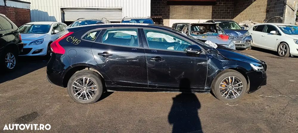 Dezmembrari / Dezmembrez Volvo V40 2.0 D4204T8 cutie viteze manuală cod culoare ONYX BLACK - 3