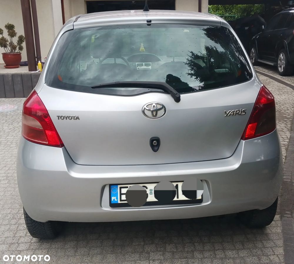 Toyota Yaris 1.3 Luna A/C - 2
