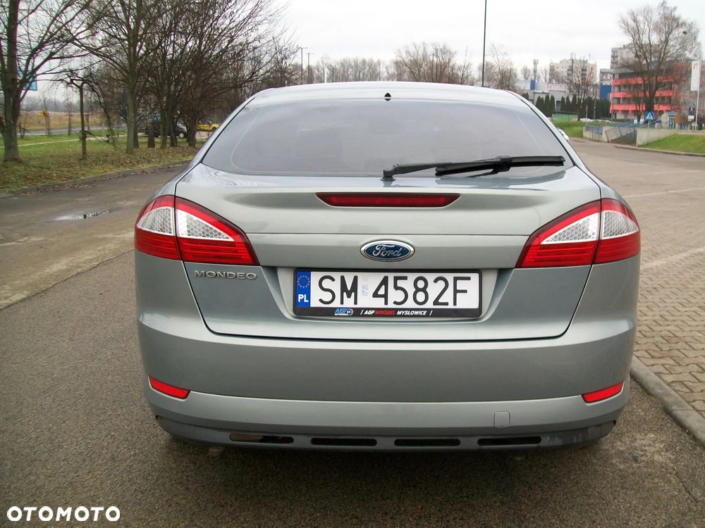 Ford Mondeo 2.0 Ghia - 13