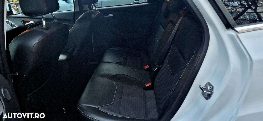 Ford Focus 2.0 TDCI Powershift Titanium - 5