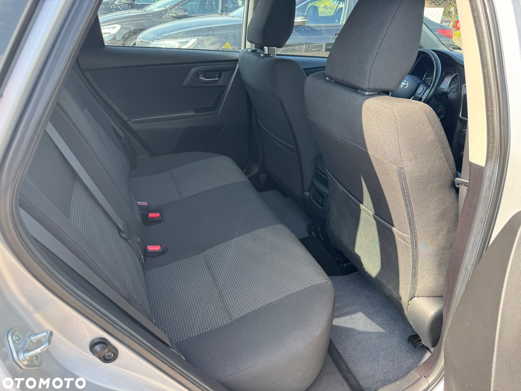 Toyota Auris 1.6 Premium - 24