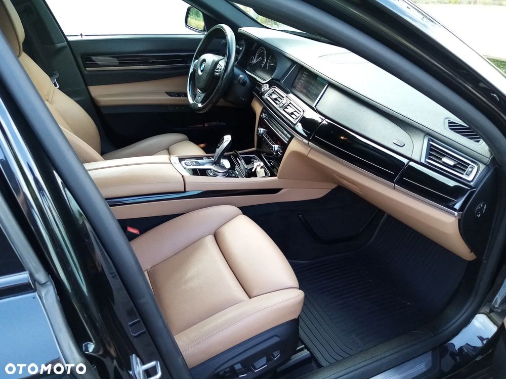 BMW Seria 7 740d xDrive - 9