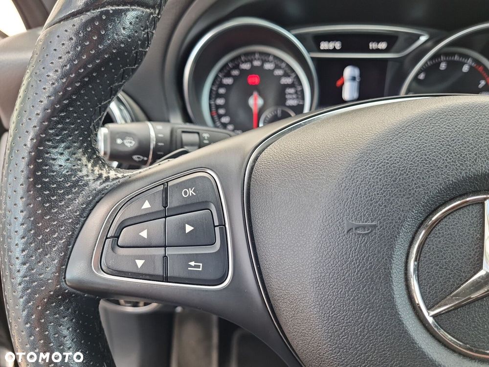 Mercedes-Benz GLA 180 7G-DCT Urban - 21
