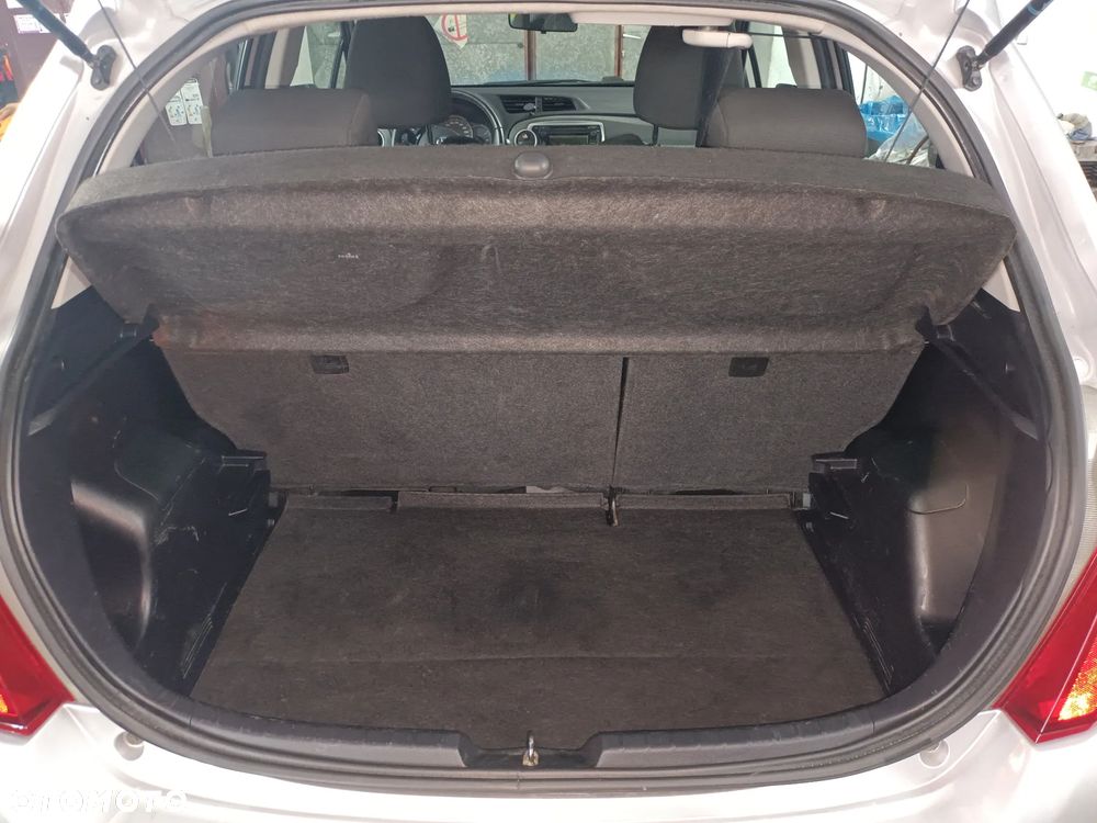 Toyota Yaris - 15