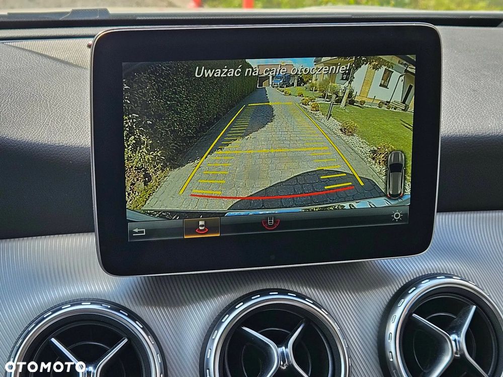 Mercedes-Benz GLA 200 7G-DCT Urban - 9