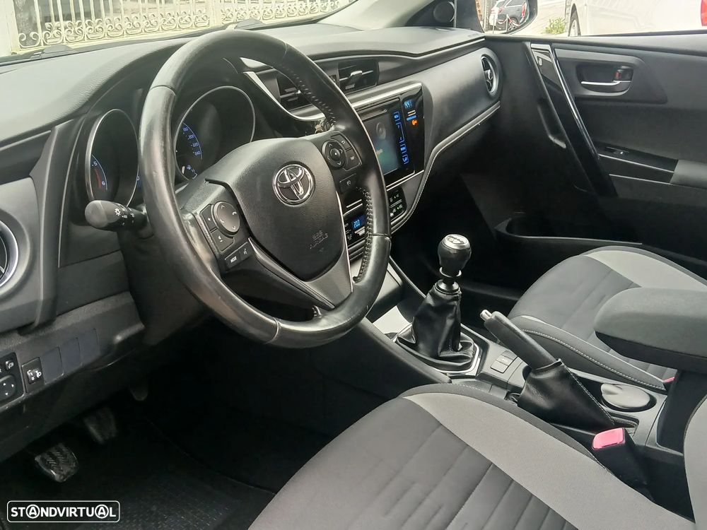 Toyota Auris Touring Sports 1.4 D-4D Exclusive+Navi - 19