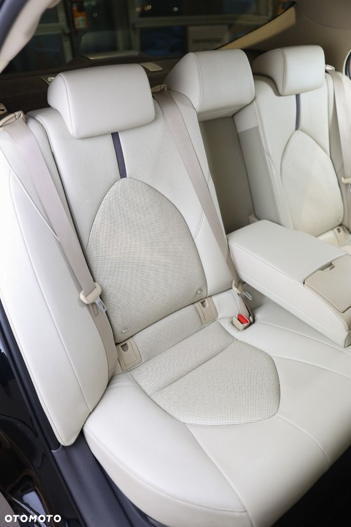 Toyota Camry - 18