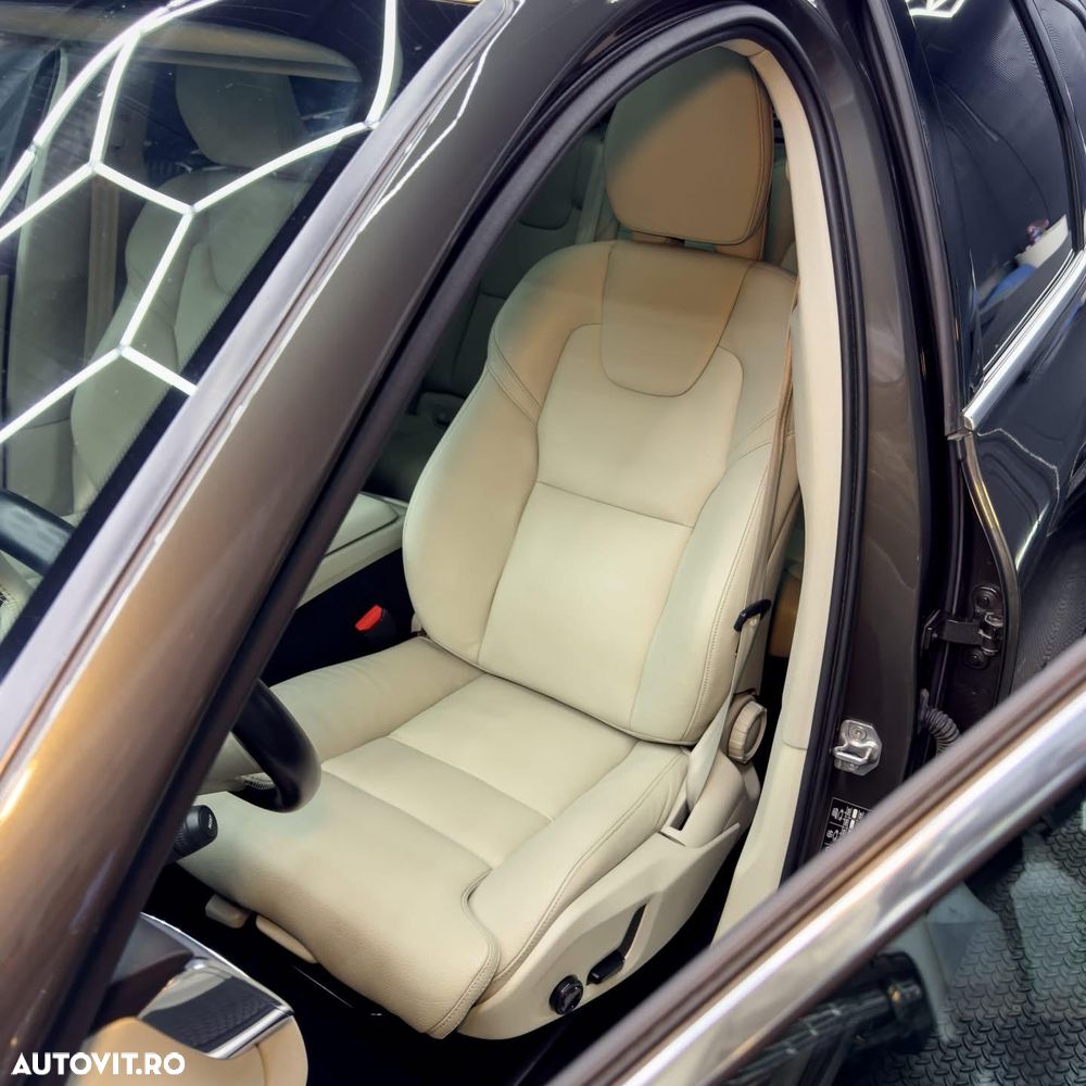 VOLVO XC60 2020 — imagine 14