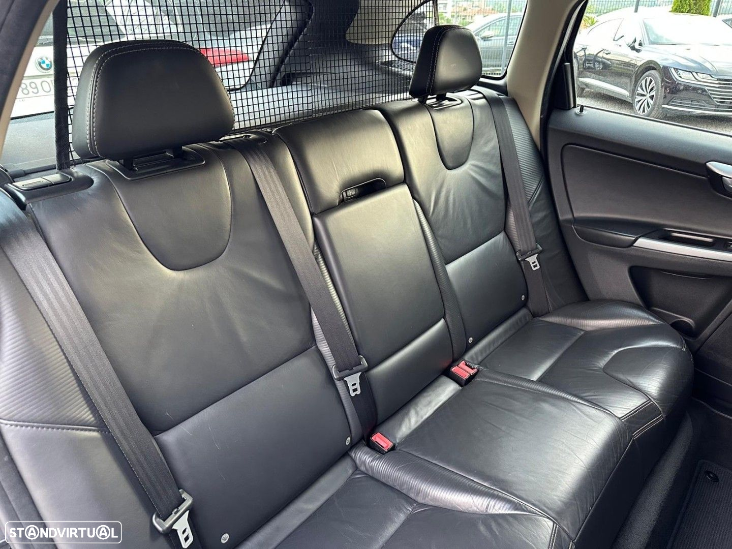Volvo XC 60 2.0 D3 Drive R-Design - 32