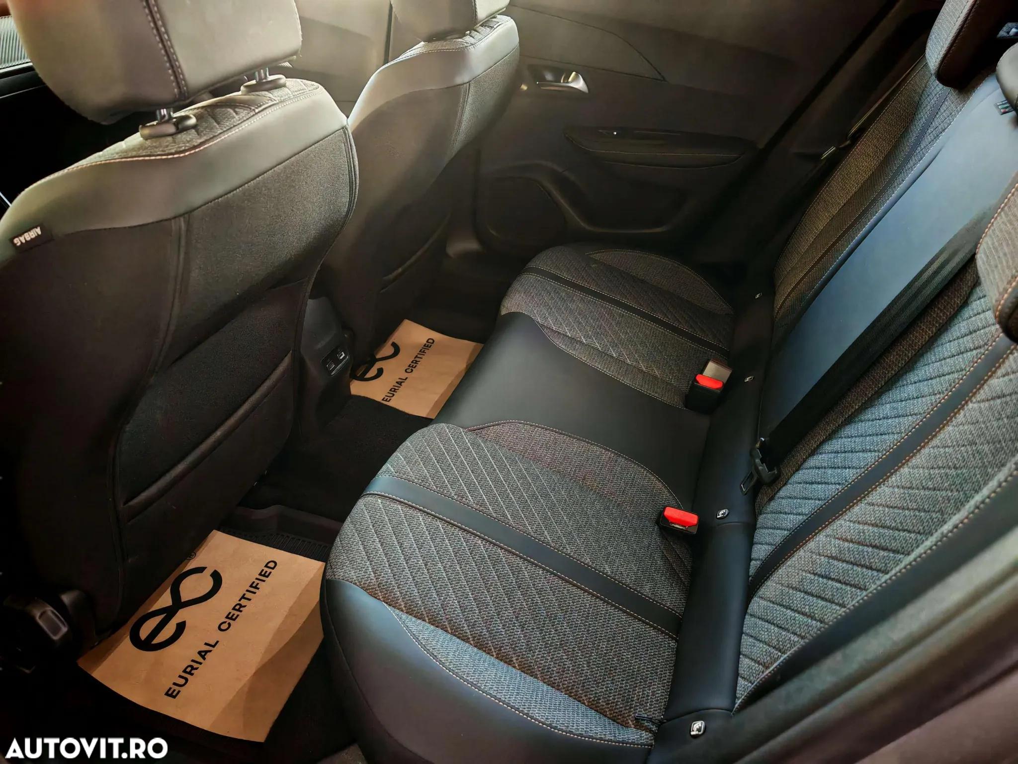 Peugeot 2008 1.2L PureTech 130 S&S EAT8 Allure - 13