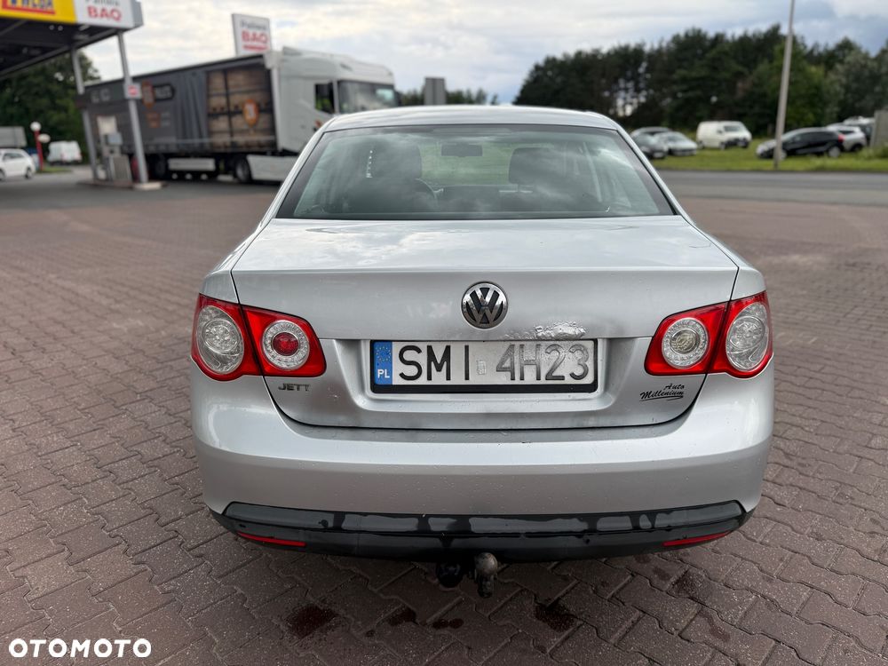 Volkswagen Jetta - 8