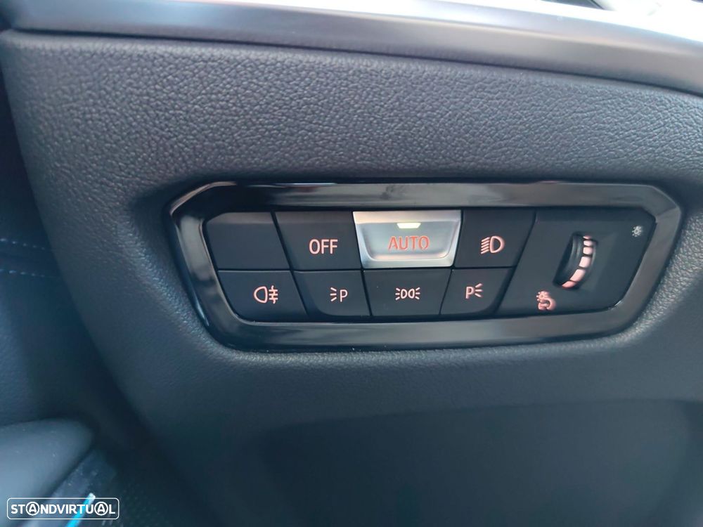 BMW 320 d Pack Desportivo M Auto - 24
