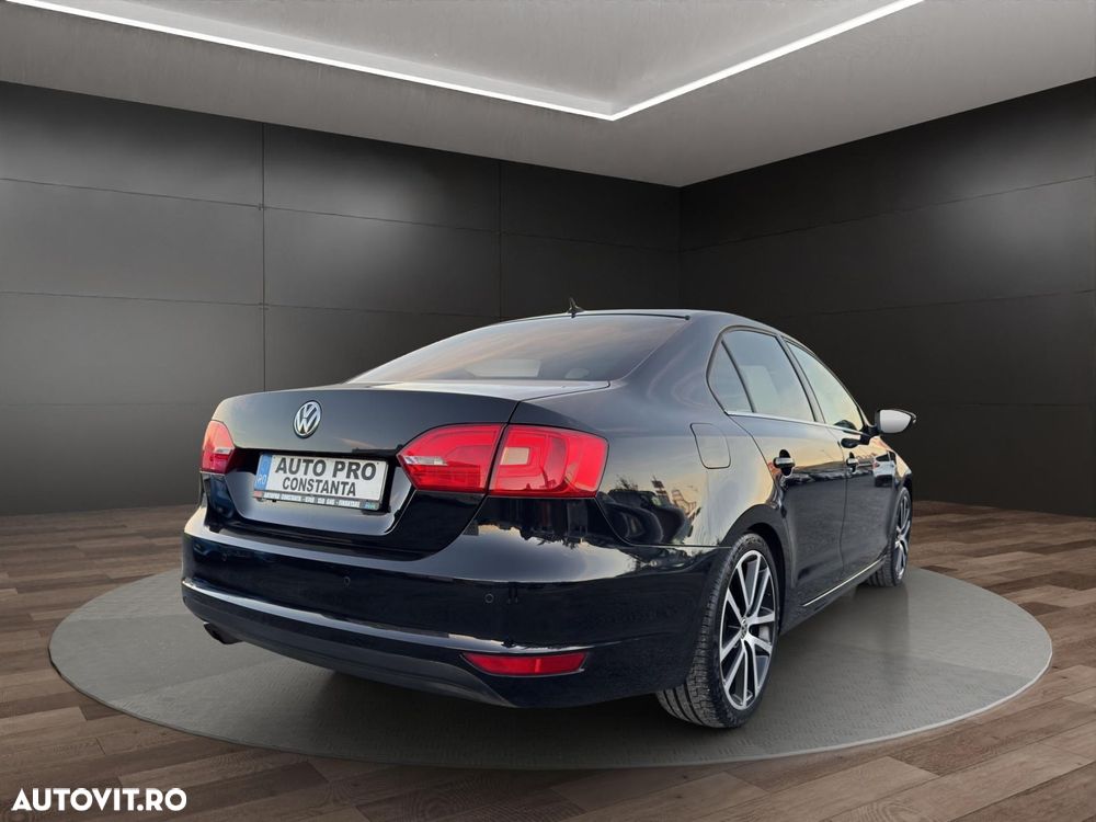 Volkswagen Jetta - 3