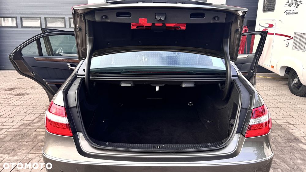 Mercedes-Benz Klasa E 250 CGI BlueEFFICIENCY Automatik Elegance - 18