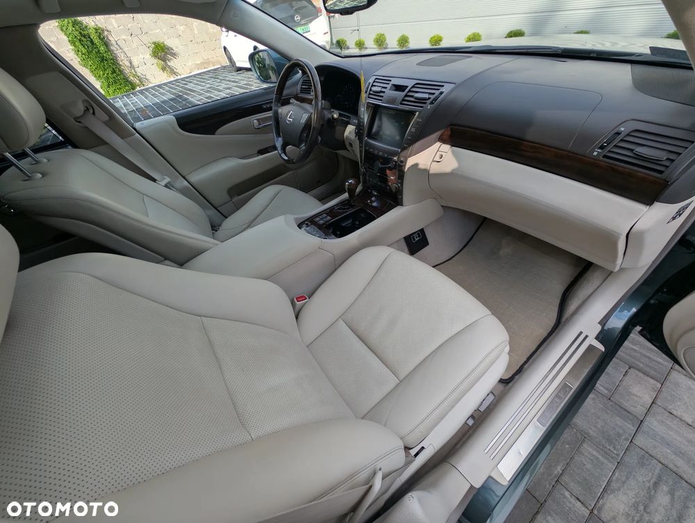 Lexus LS 600h Elegance - 11
