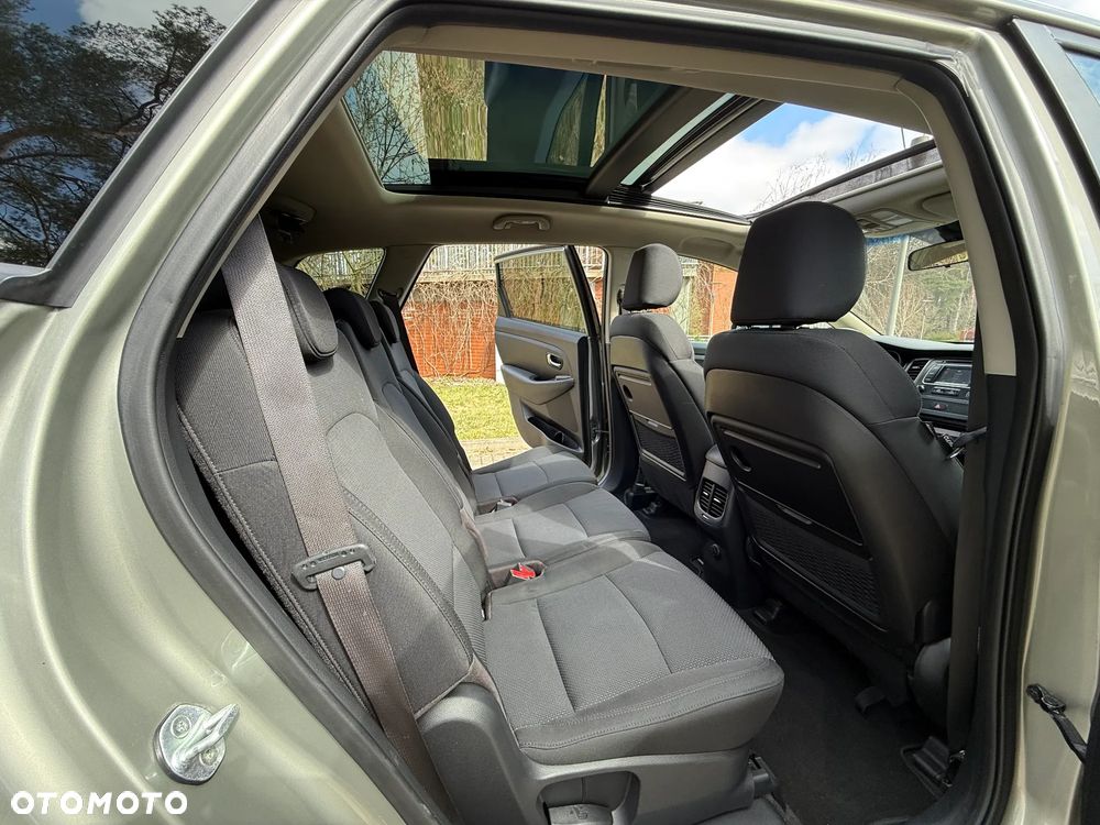 Kia Carens - 18