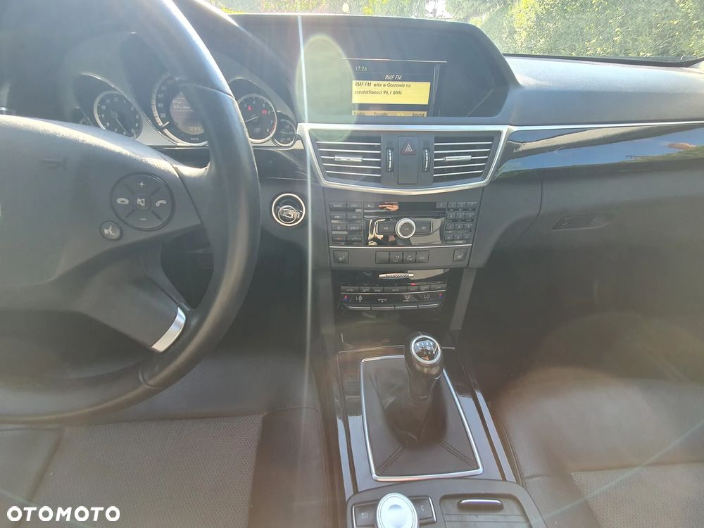 Mercedes-Benz Klasa E 200 CGI BlueEFFICIENCY Avantgarde - 9