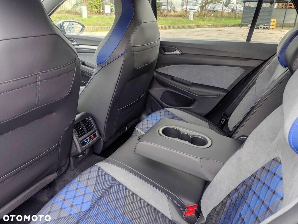 Volkswagen Golf - 29
