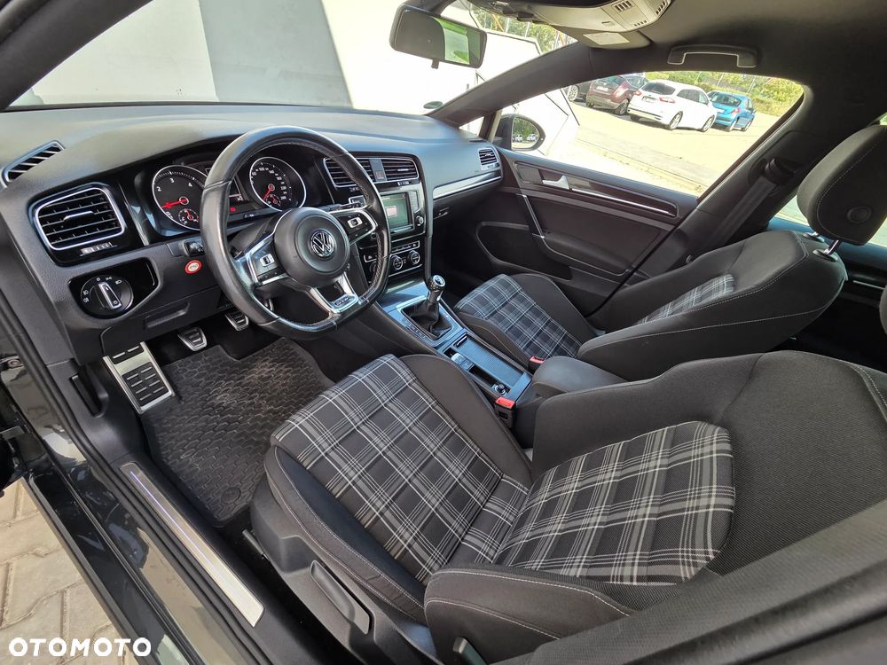 Volkswagen Golf 2.0 TDI BMT GTD - 27