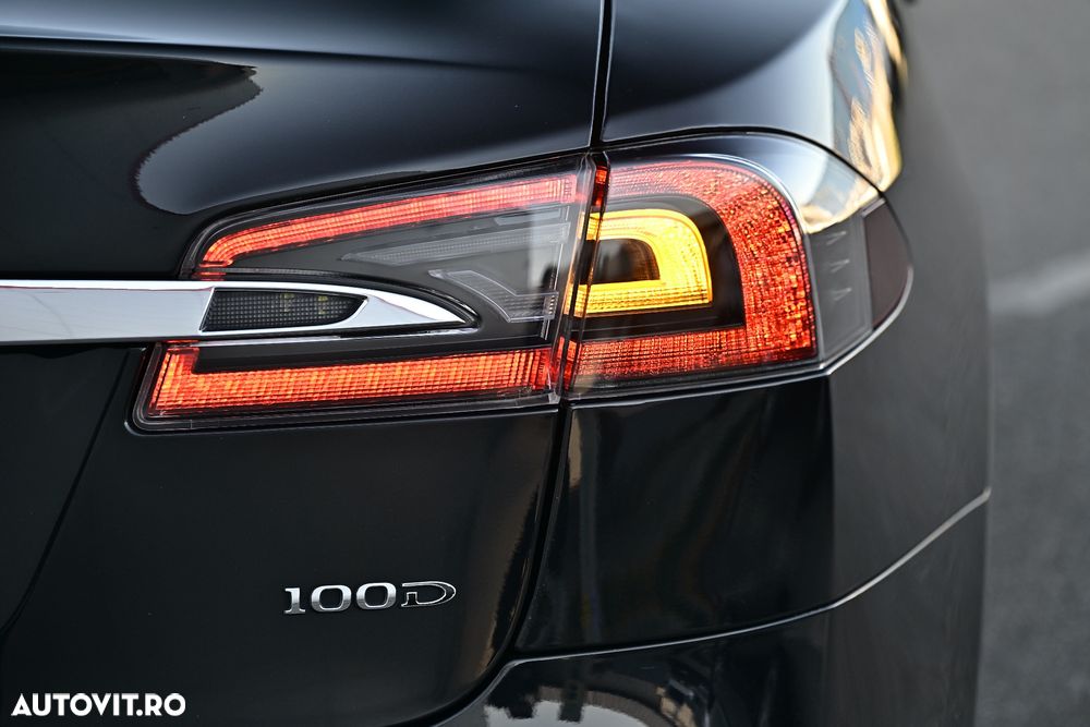 Tesla Model S - 27