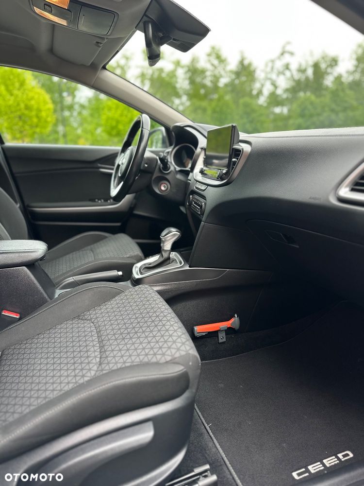 Kia Ceed 1.6 CRDi Eco-Dynamics+ (48V Mild-Hybrid) DCT7 Vision - 36