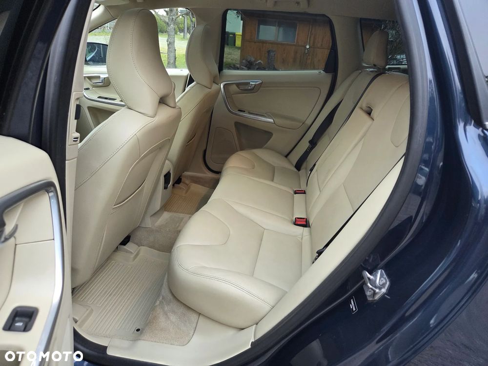 Volvo XC 60 T6 AWD Momentum - 10