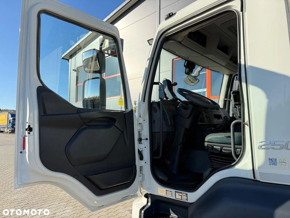 Volvo FL 15.250 Euro 6 // zamiatarka JOHNSTON VT652 //  BUCHER // odkurzacz , polewaczka - 19