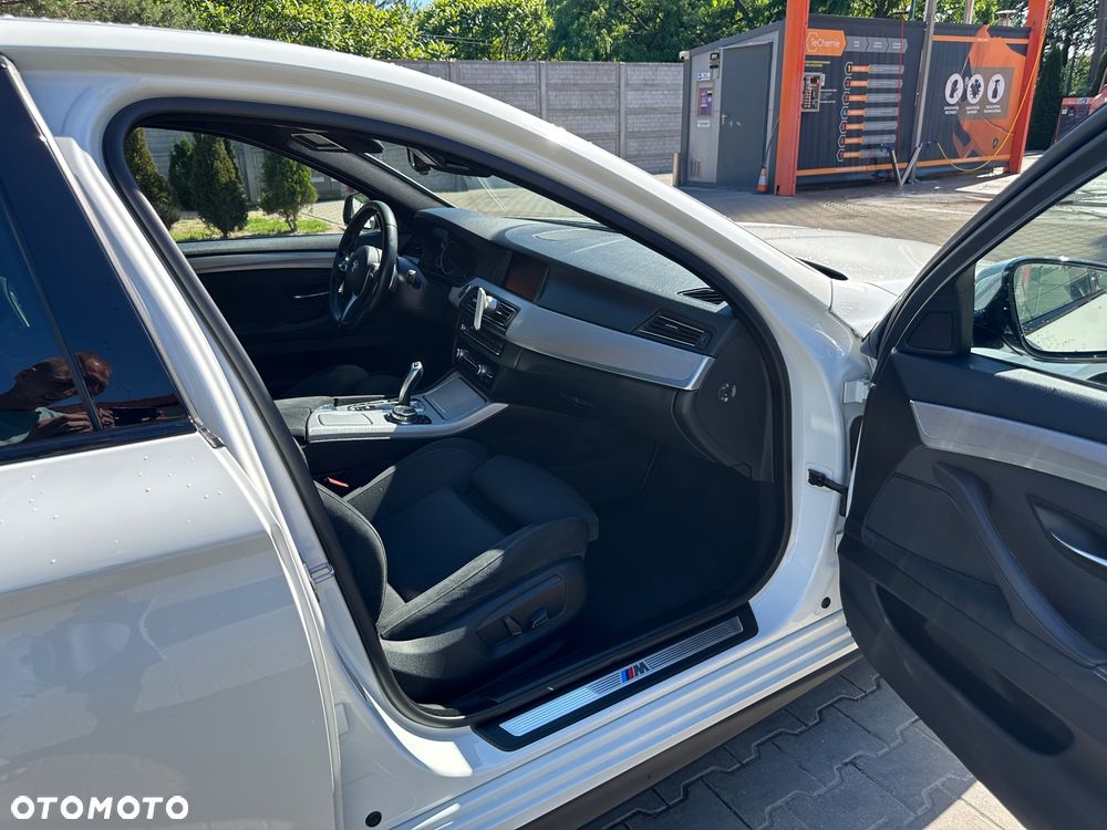 BMW Seria 5 520d xDrive - 11