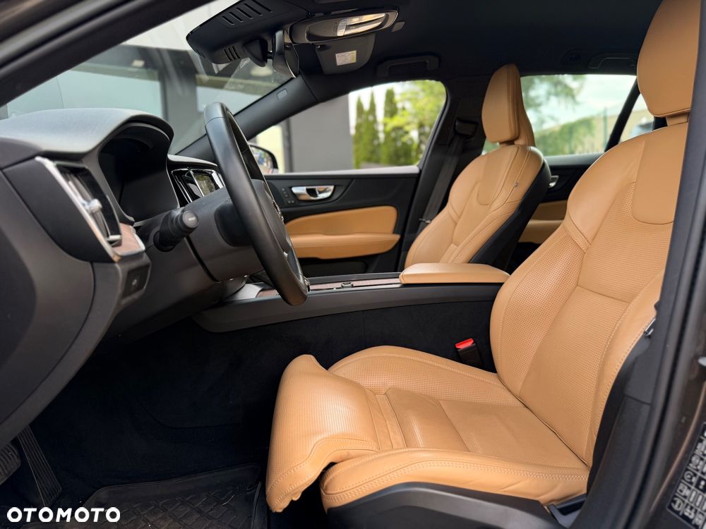 Volvo V60 B3 B Plus Dark - 18