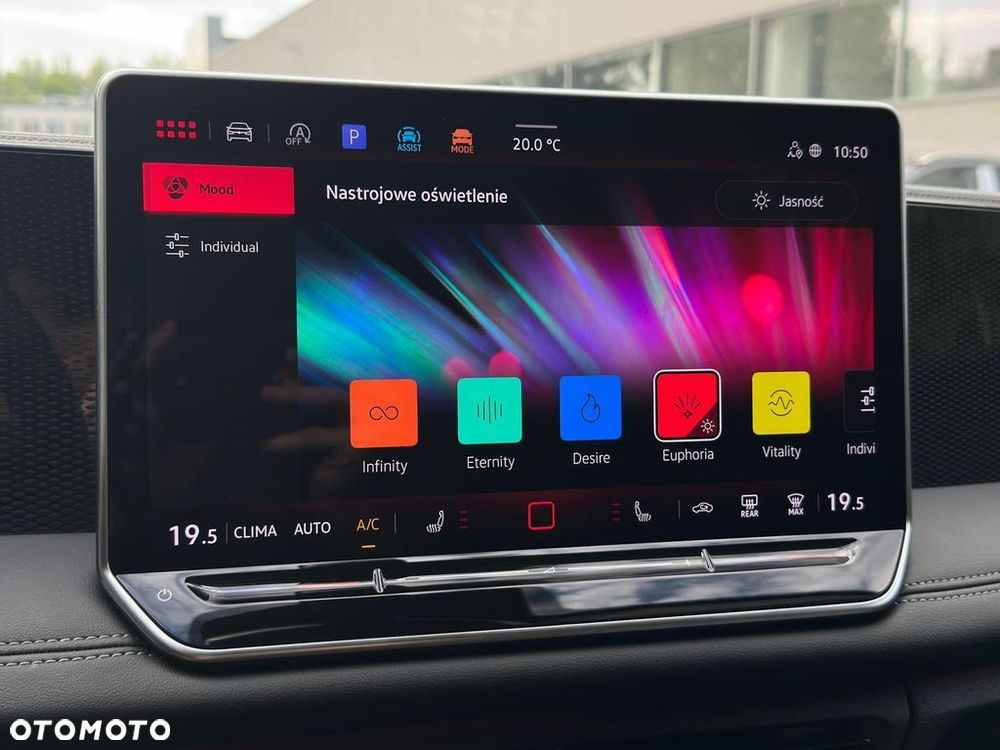 Volkswagen Tiguan 1.5 eTSI Life DSG - 25