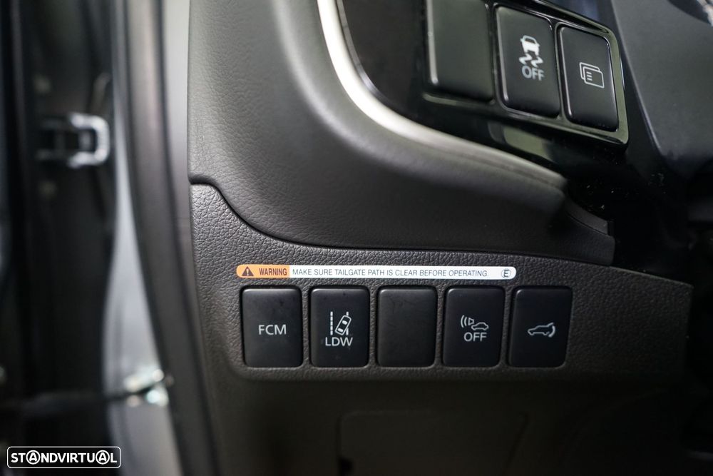 Mitsubishi Outlander 2.0 4WD Plus - 29