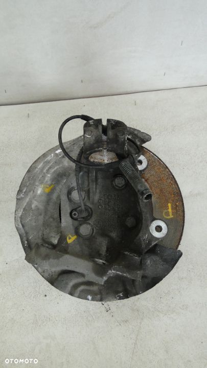 BMW 1 E87 E81 E82 E88 3 E90 E91 E92 E93 PIASTA ZWROTNICA TARCZA PRAWA PRZÓD PRZEDNIA 2.0D - 2