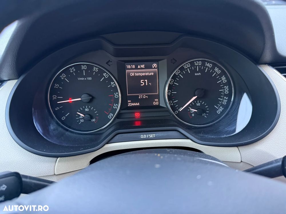 Skoda Octavia 1.6 TDI ELEGANCE DSG - 10