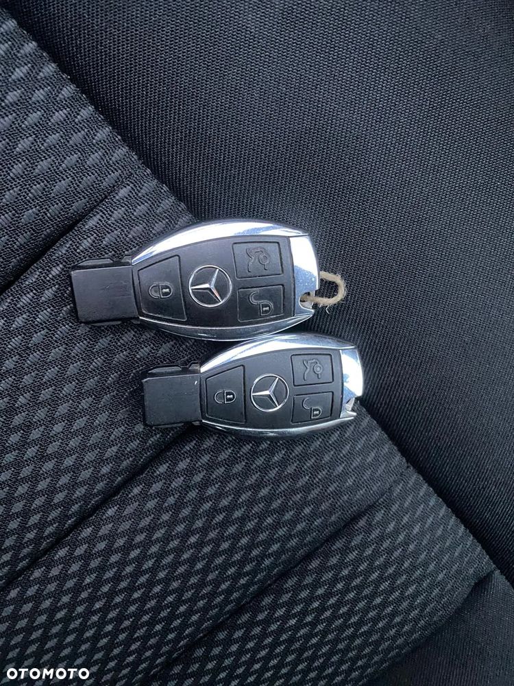 Mercedes-Benz Klasa E 200 T BlueEFFICIENCY 7G-TRONIC - 15