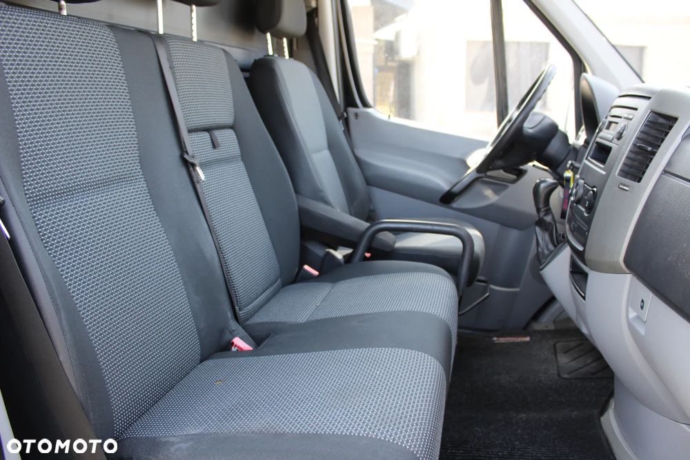 Mercedes-Benz Sprinter - 13