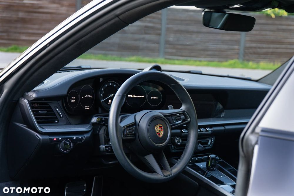 Porsche 911 Carrera 4 - 5