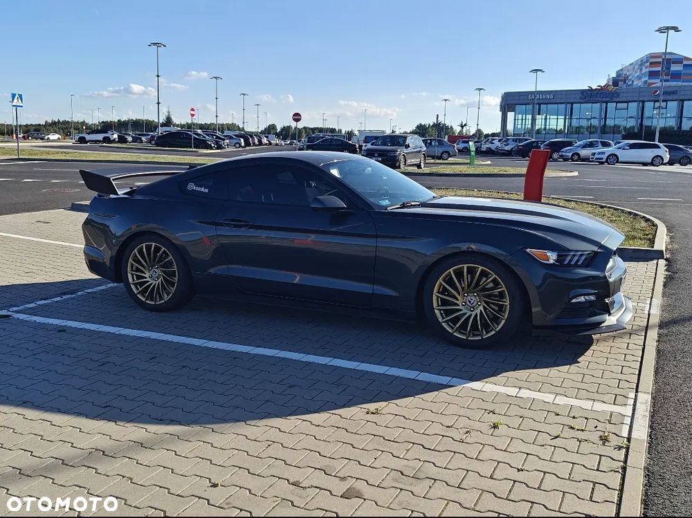 Ford Mustang - 1