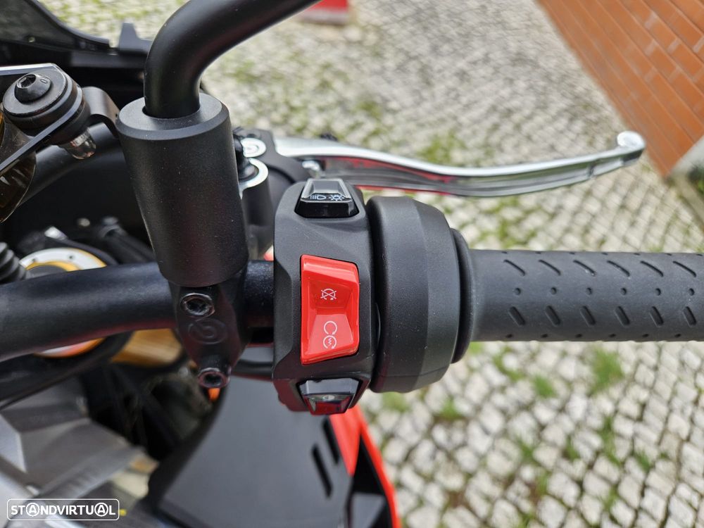 Aprilia Tuono v4 factory - 7