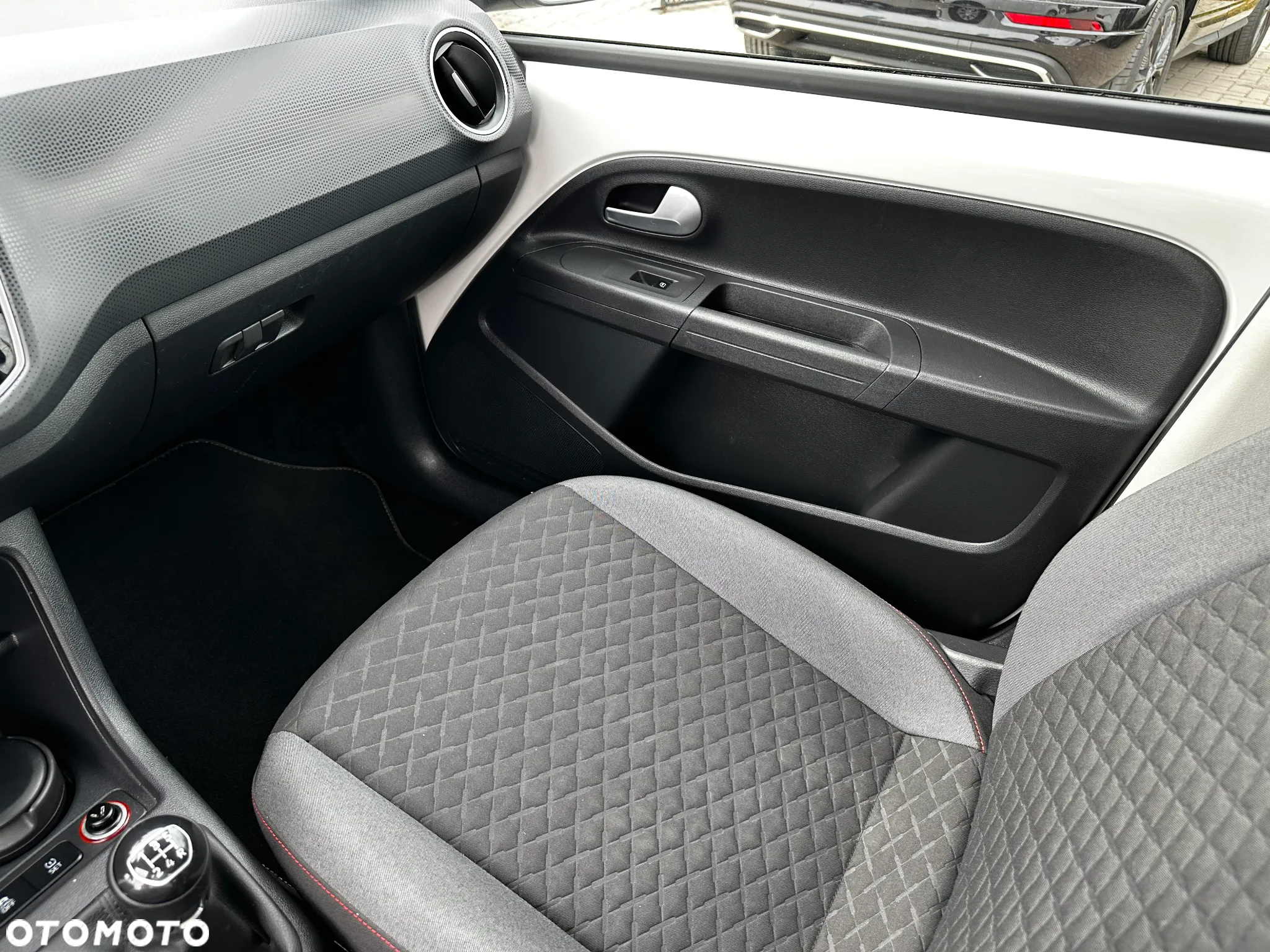 Volkswagen up! - 15
