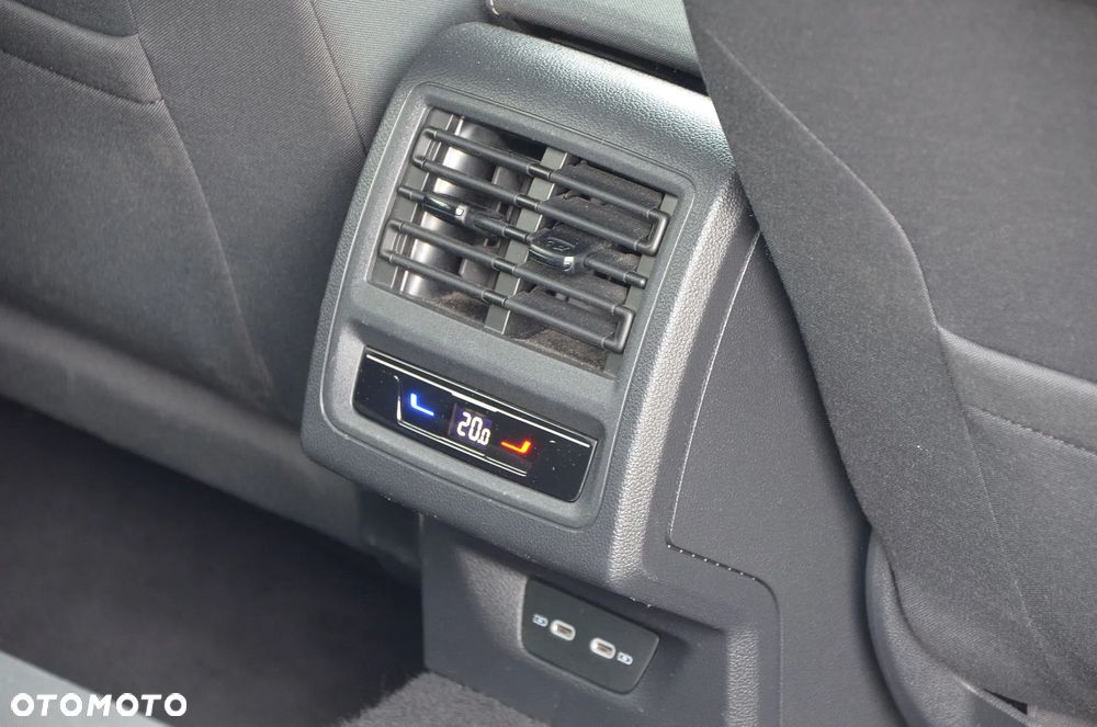 Volkswagen Golf 1.5 eTSI EVO Style DSG - 20