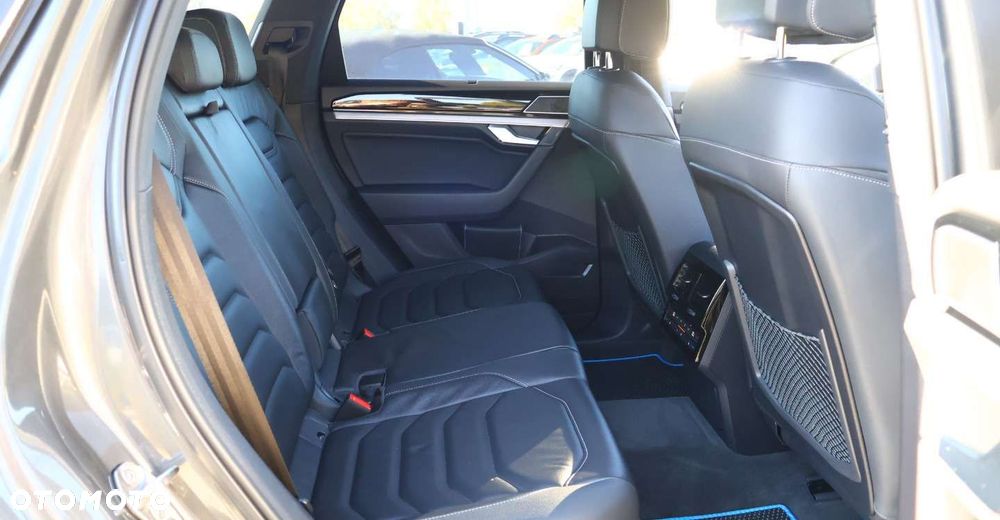Volkswagen Touareg - 19