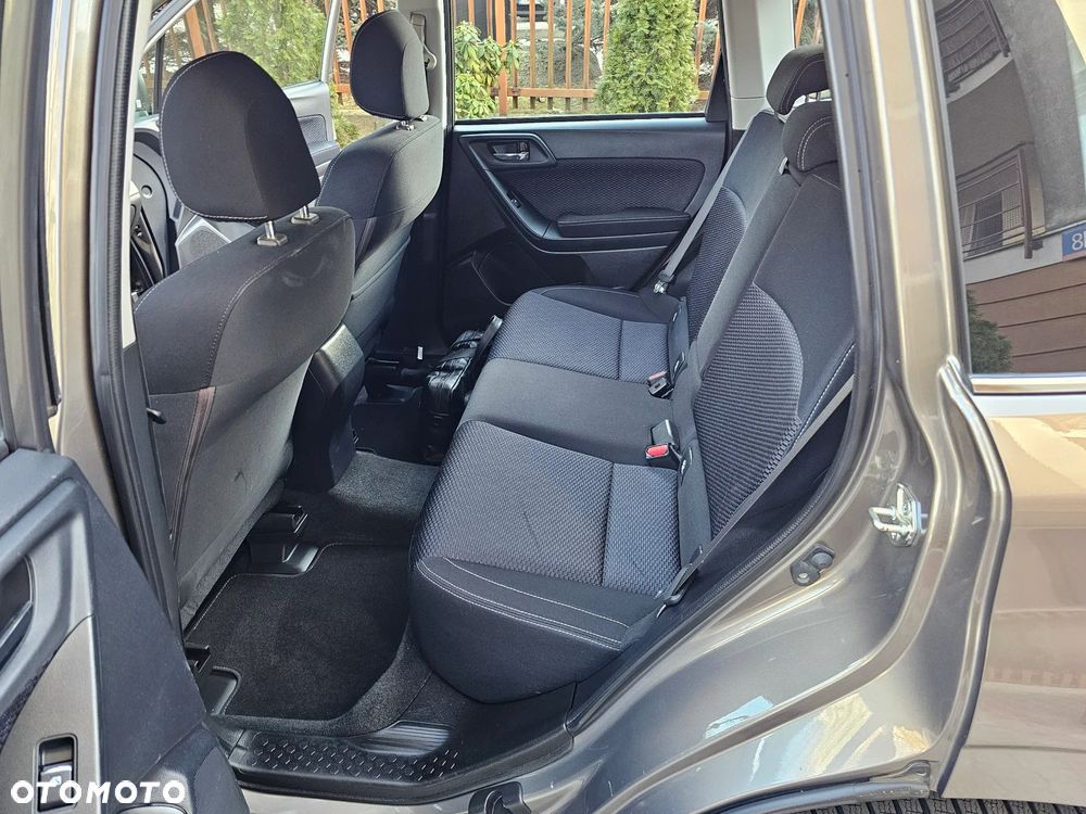 Subaru Forester 2.0 i Exclusive Lineartronic - 14