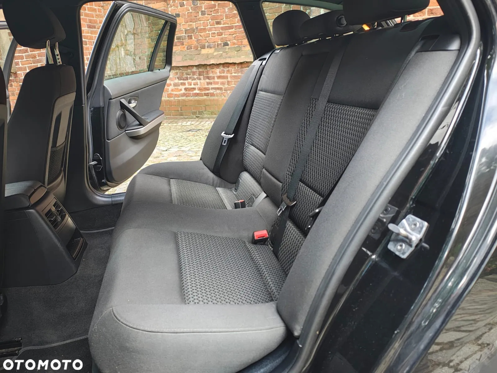 BMW Seria 3 318i Touring - 10