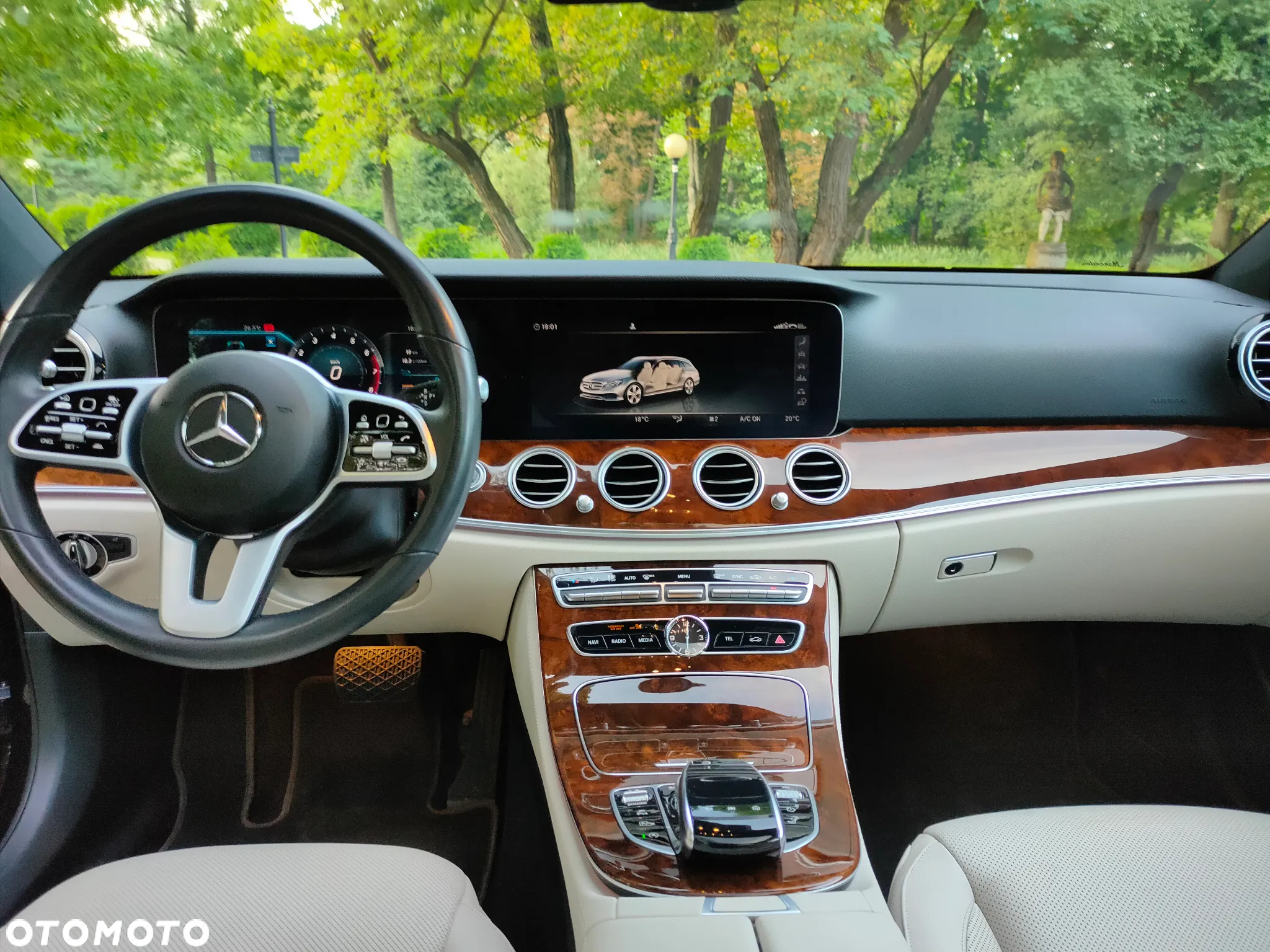 Mercedes-Benz Klasa E 450 4Matic T 9G-TRONIC Avantgarde - 14